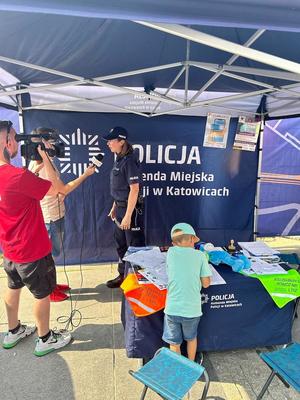 zdjęcie kolorowe: katowiccy policjanci podczas Festiwalu Ratowania Życia