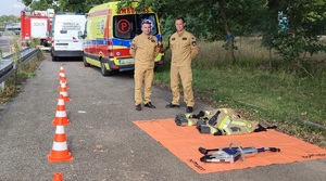 zdjęcie kolorowe: słuzby mundurowe, partnerzy i kierowcy podczas katowickich działań w ramach kampanii „ROADPOL Safety Days”