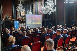 zdjęcie kolorowe: uczestnicy seminarium podczas prelekcji na temat praw człowieka