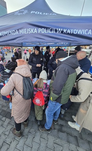 Na zdjęciu policyjne stanowisko profilaktyczne