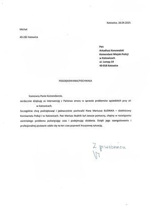 na zdjęciu podziękowania dla katowickiego dzielnicowego starszego aspiranta Mariusza Budnik