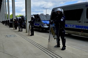 Na zdjęciu policjanci podczas zabezpieczenia