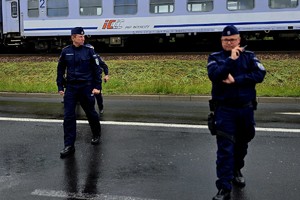 Na zdjęciu policjanci podczas zabezpieczenia