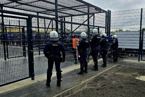 Na zdjęciu policjanci podczas zabezpieczenia