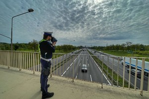 Policjant podczas prowadzonych działań