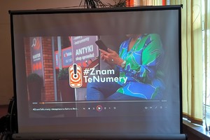 Na zdjęciu ekran na którym wyświetlany jest spot #ZnamTeNumery