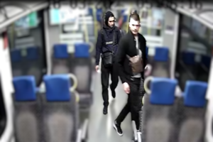 Na zdjęciu podejrzewani o posiadanie substancji narkotycznych