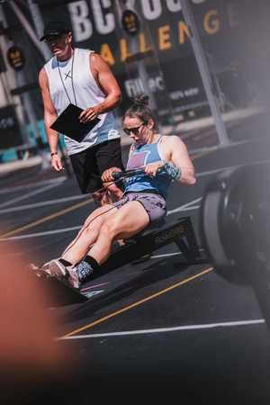 Na zdjęciu policjantka podczas zawodów