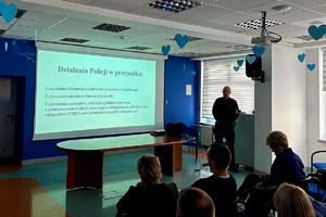 Na zdjęciu policjant podczas szkolenia