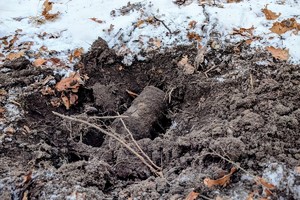 na zdjęciu niewybuch