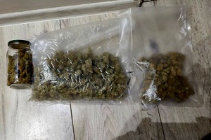 Na zdjęciu zabezpieczone narkotyki