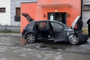 pojazd który uległ pożarowi po akcji gaśniczej