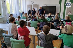uczestnicy i policjanci