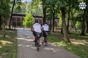 policjanci na rowerach