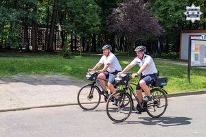 policjanci na rowerach