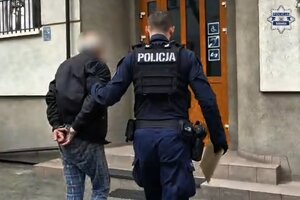 policjant z zatrzymanym