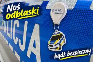 na zdjęciu odblaski i napis "Noś odblaski bądź bezpieczny"