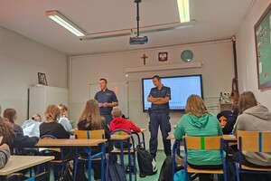 policjanci i uczniowie